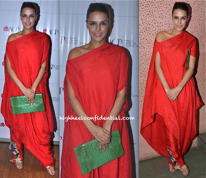  - Neha-Dhupia-Takes-In-A-Play-Battle-Of-The-Sexes-Wearing-Anamika-Khanna-1