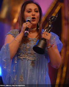 jaya-prada-south-filmfare-awards-3.jpg