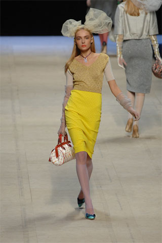 louis_vuitton_kareena_yellow.jpg