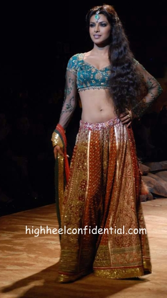 priyanka_couture_ritu.jpg