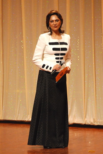 simi-garewal-zee-astitva-awards-20081.jpg