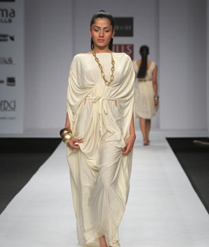 1-urvashi-kaur-wlifw-spring-09.jpg