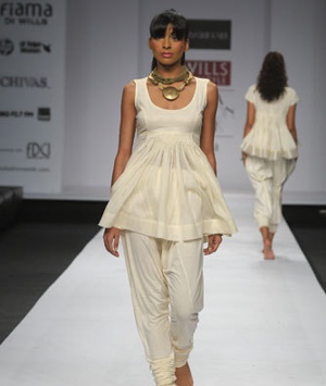 10-urvashi-kaur-wlifw-spring-09.jpg