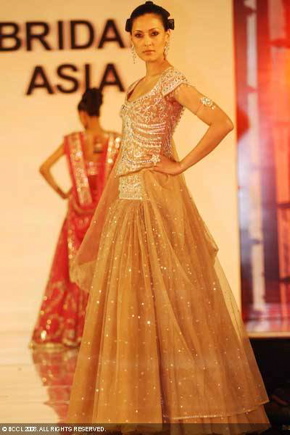 11-bridal-asia-08-tarun-tahiliani.jpg