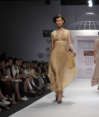 2-gauri-and-nainika-spring-09-wlifw.jpg