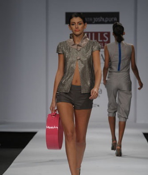 2-namrata-joshipura-wlifw-spring-09.jpg