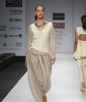 2-urvashi-kaur-wlifw-spring-09.jpg