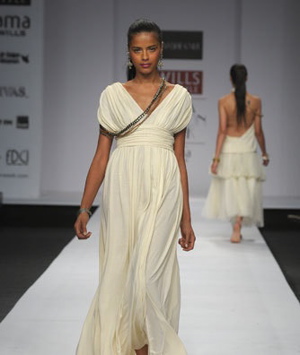 4-urvashi-kaur-wlifw-spring-09.jpg