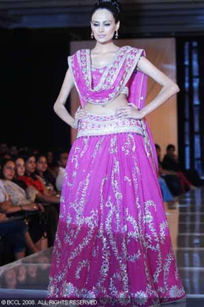 5-bridal-asia-08-tarun-tahiliani.jpg