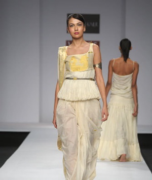 5-urvashi-kaur-wlifw-spring-09.jpg