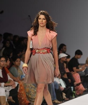 6-rehane-spring-09-wlifw.jpg