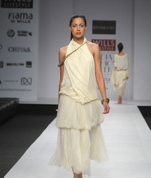 6-urvashi-kaur-wlifw-spring-09.jpg