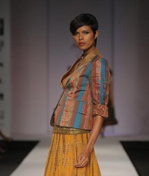 7-joy-mitra-spring-09-wlifw.jpg