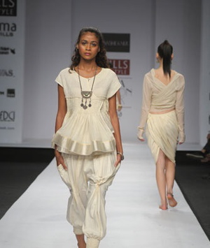 8-urvashi-kaur-wlifw-spring-09.jpg