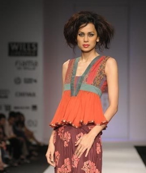 9-joy-mitra-spring-09-wlifw.jpg