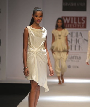 9-urvashi-kaur-wlifw-spring-09.jpg