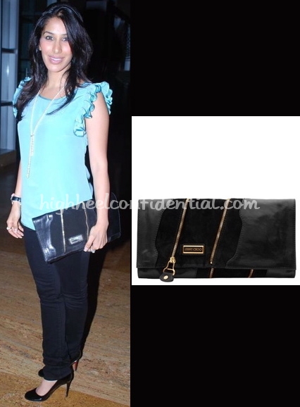 sophie-chaudhary-lakme-fashion-week-jimmy-choo-clutch-martha.jpg