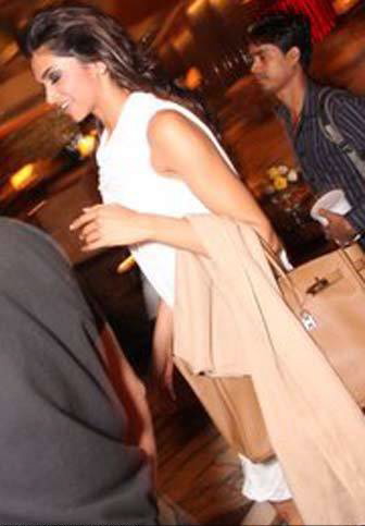 deepika-padukone-youth-icon-awards