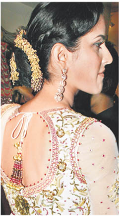 Top 10 Bollywood actresses who rocked the half bun! | TheHealthSite.com