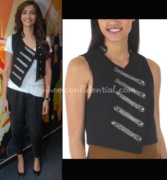 sonam-kapoor-target-military-vest-radio-city-1