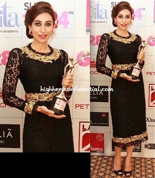 karisma-kapoor-at-gr8-womens-awards-2013-in-dolce-and-gabbana