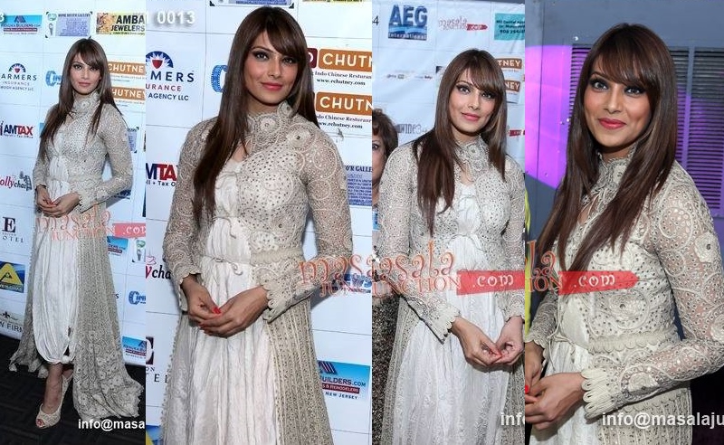 bipasha-basu-anamika-khanna-couture-nyc