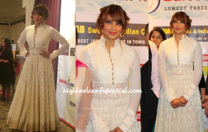 bipasha-basu-manish-malhotra-detroit-event