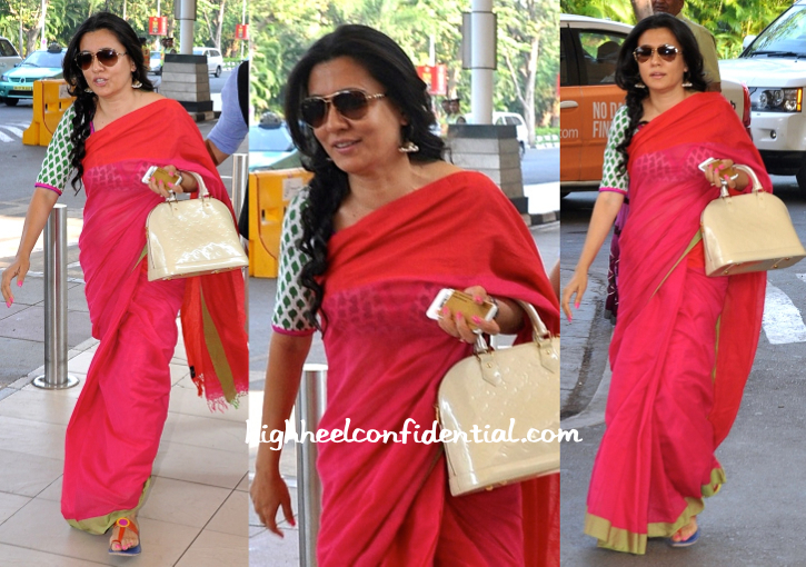 Mini Mathur Photographed At The Airport-2