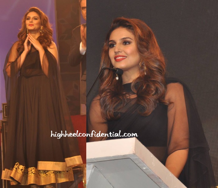 huma-qureshi-ridhi-mehra-saifai-mahotsav-2015