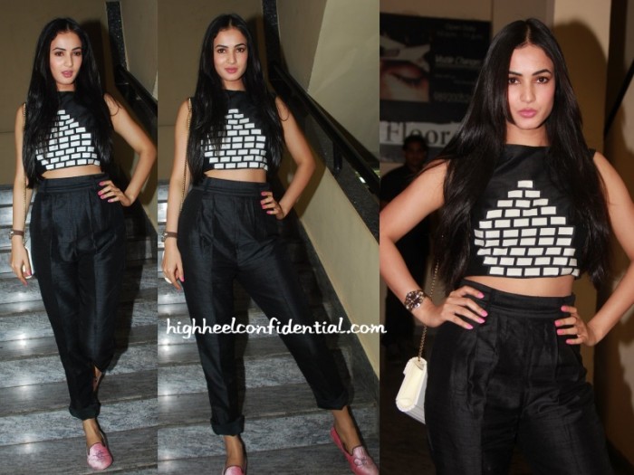 sonal-chauhan-urvashi-joneja-badlapur-screening