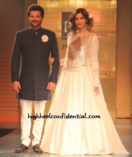 anil-sonam-mijwan-manish-malhotra-2015