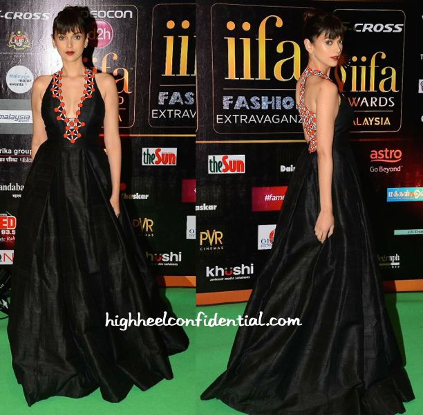 Aditi Rao Hydari In Urvashi Joneja At IIFA Fashion Extravaganza 2015-1