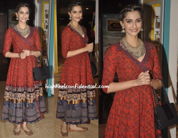 sonam-kapoor-aisa-yeh-jahaan-premiere