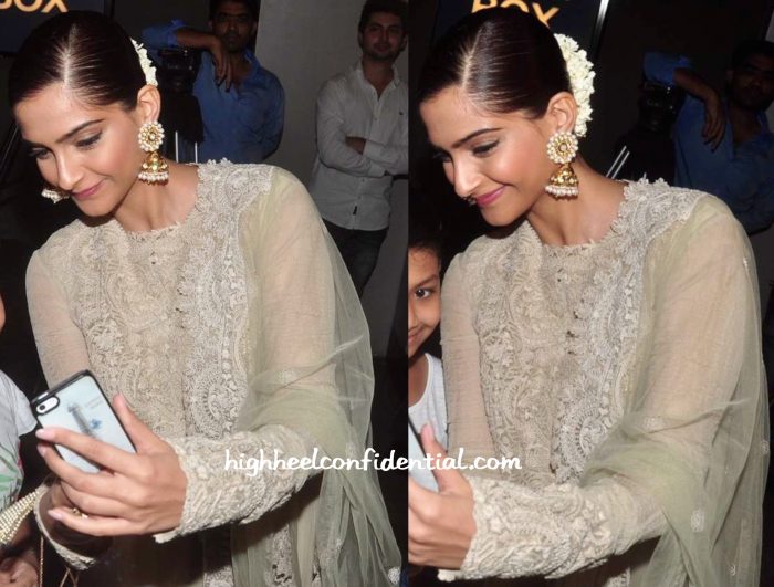 Sonam Kapoor In Anamika Khanna At Katti Batti Screening-1