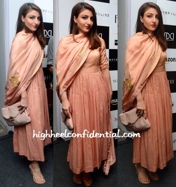 Soha Ali Khan In Sanjay Garg At The Designer's Show At AIFW S:S 2016-1