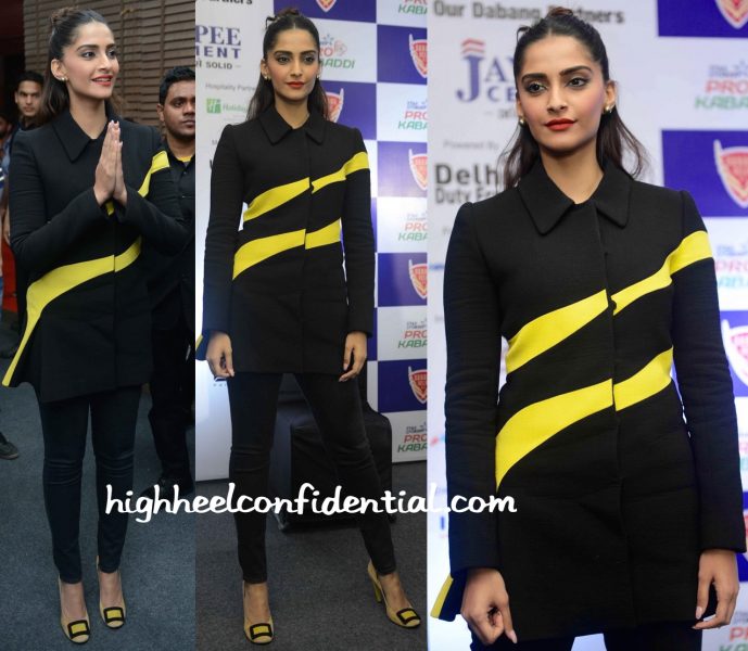 Sonam Kapoor In Dior At A Pro Kabaddi Match In Delhi-2