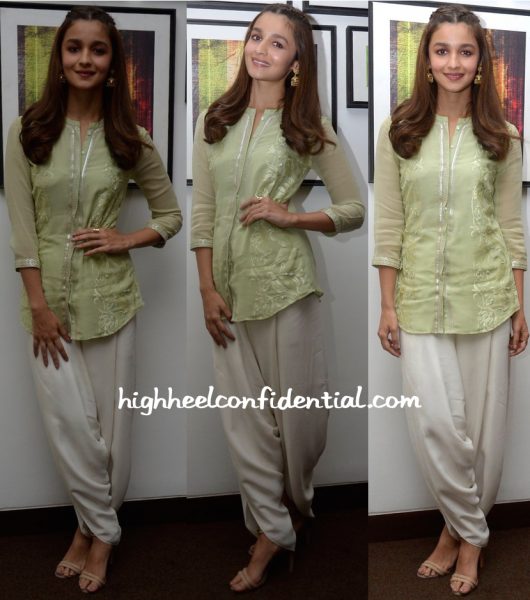 Alia Bhatt Wears Am-Pm By Ankur and Priyanka Modi To Kapoor & Sons Promotions In Ahmedabad-2