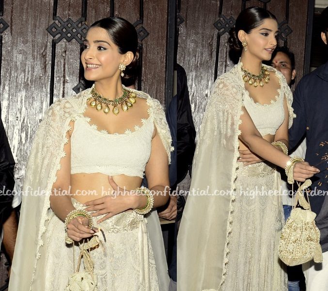 sonam-kapoor-anamika-khanna-diwali-party-1