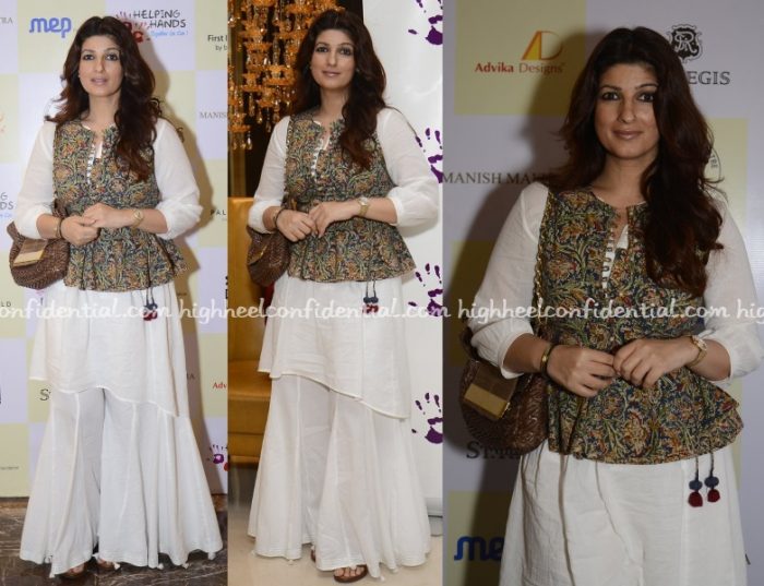 twinkle-khanna-helping-hands-exhibition