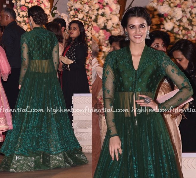 kriti-sanon-anju-modi-ambani-wedding-bash-1